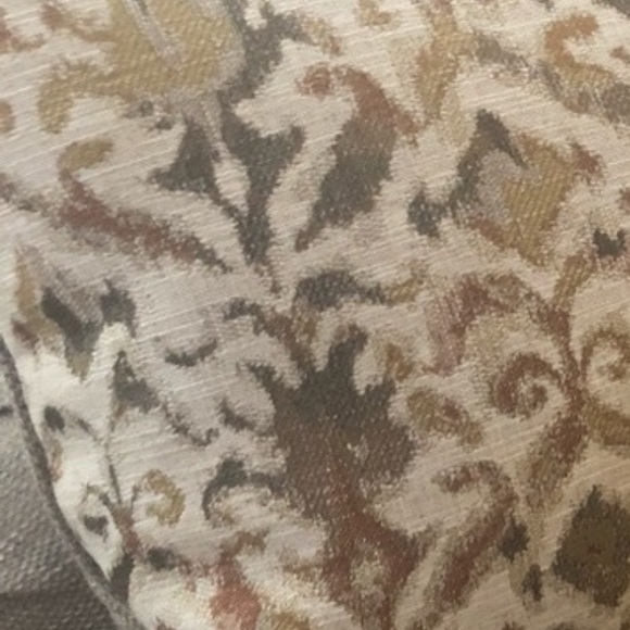 Beautiful Brand New Never Used Pillows (6) - Picture 9 of 9